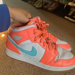 Air Jordan mids